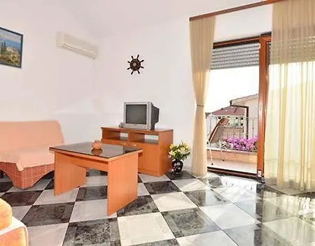 Vila Pezic *